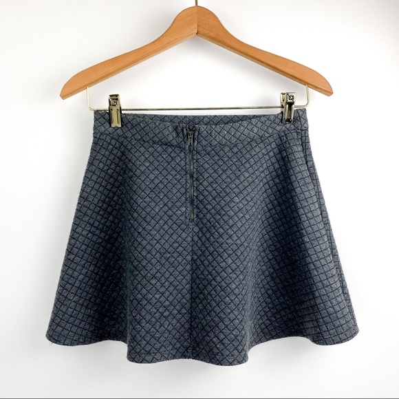 Forever 21 Grey Quilted Mini Skirt - Picture 4 of 6